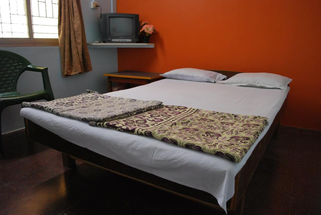 Hotel Anjali Lodge Mālvan Buitenkant foto